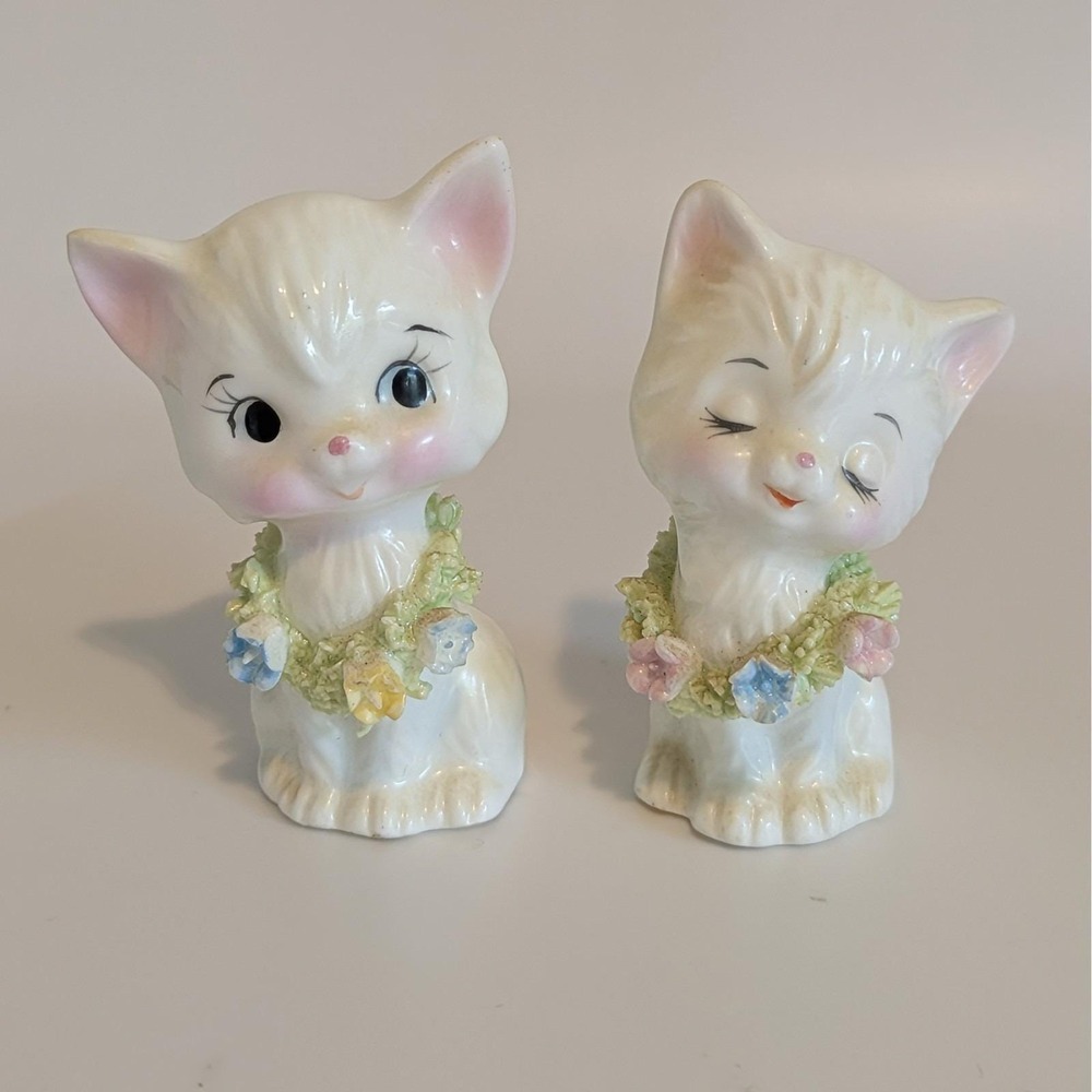 Vintage Napco Cats Kittens Miniature Bone China Spaghetti Trim Flower Wreath